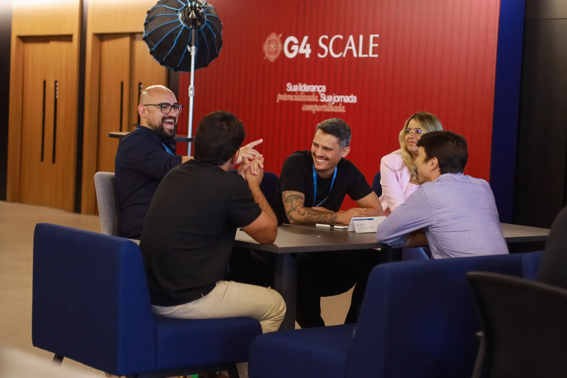 Djeison em mesa de mentoria G4 Scale